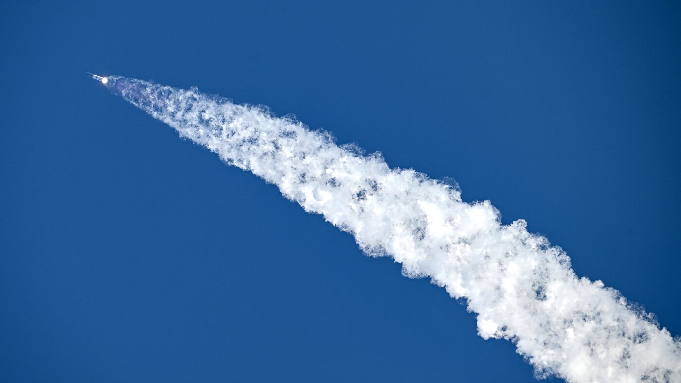 Hari Pertama SpaceX di Pasar Saham yang Menghebohkan